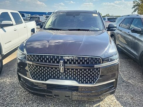 Used 2025 Lincoln Navigator Reserve AWD/4WD image 3