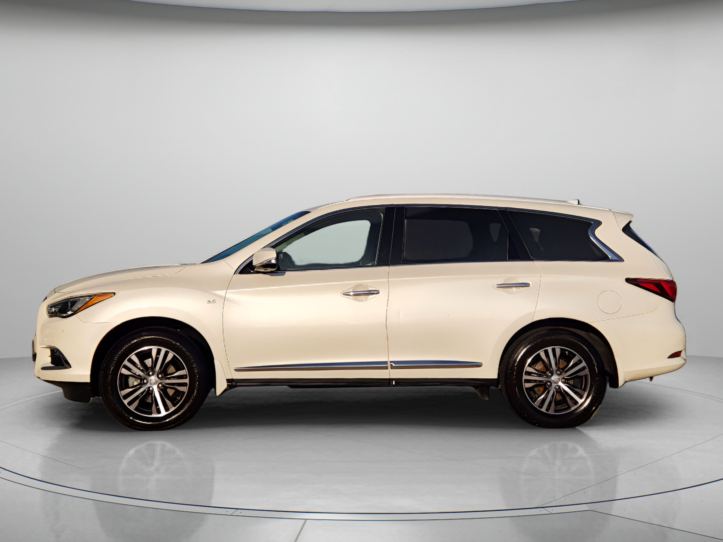 Used 2018 INFINITI QX60 Luxe w/ Premium Plus Package AWD/4WD image 2