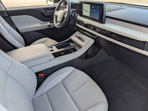 Used 2025 Lincoln Aviator Reserve w/ Illumination Package image 14