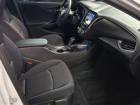 Used 2025 Chevrolet Malibu LT image 9