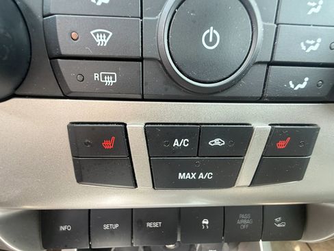 Used 2010 Ford Focus SEL FWD image 4