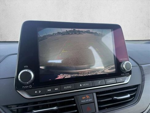 Used 2024 Nissan Altima 2.5 SV image 18