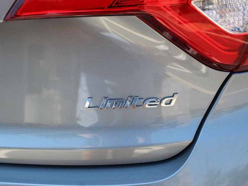 Used 2016 Hyundai Sonata Limited w/ Option Group 04 FWD image 8