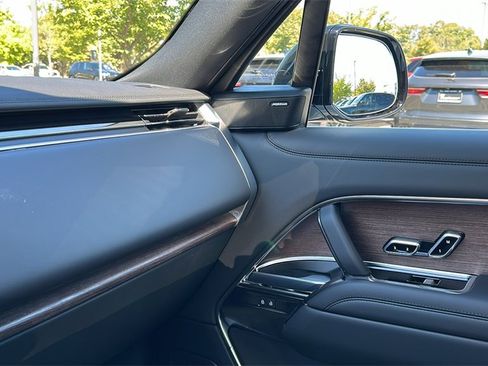 New 2025 Land Rover Range Rover SE image 18