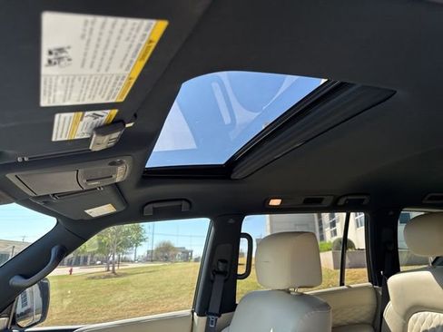 Used 2022 INFINITI QX80 Sensory w/ Cargo Package image 11