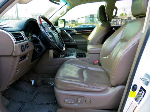 Used 2016 Lexus GX 460 w/ Premium Package image 15