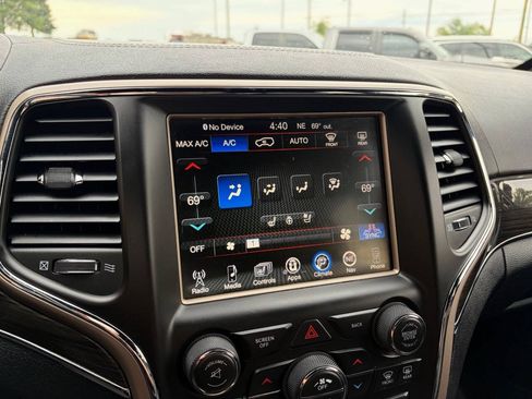 Used 2015 Jeep Grand Cherokee Overland AWD/4WD image 29