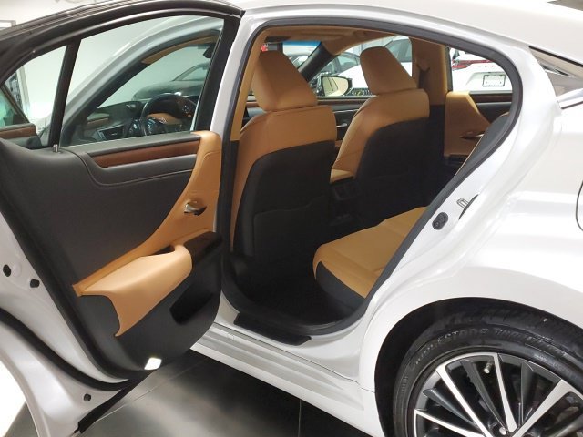 Used 2025 Lexus ES 300h w/ Premium Package FWD image 29