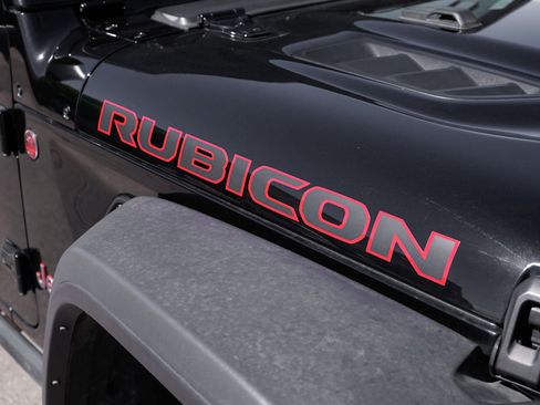 Used 2025 Jeep Wrangler Unlimited Rubicon AWD/4WD image 5