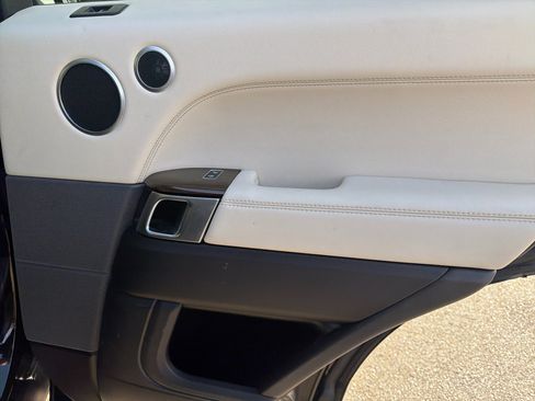 Used 2016 Land Rover Range Rover Sport HSE image 33