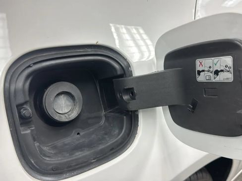 Used 2022 Chevrolet Malibu LT FWD image 27