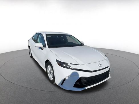 Used 2025 Toyota Camry LE image 3