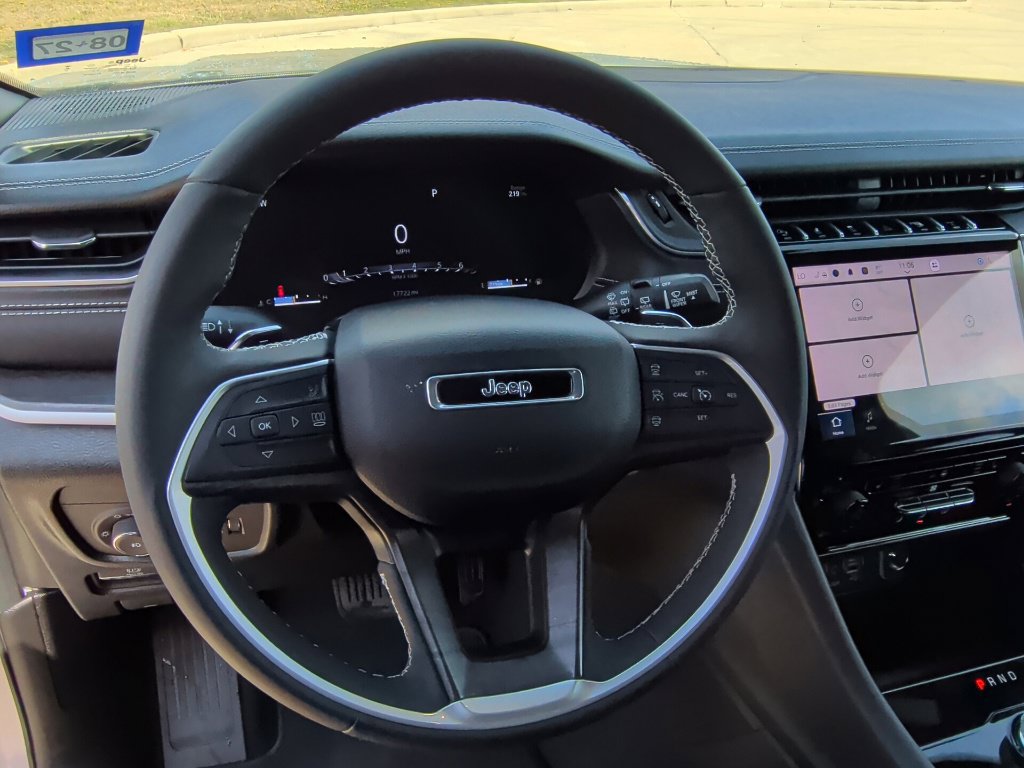 Used 2024 Jeep Grand Cherokee Limited RWD image 16