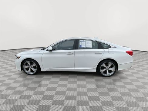 Used 2018 Honda Accord Touring image 10