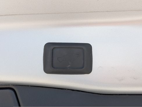 Used 2025 Toyota RAV4 Limited FWD image 14
