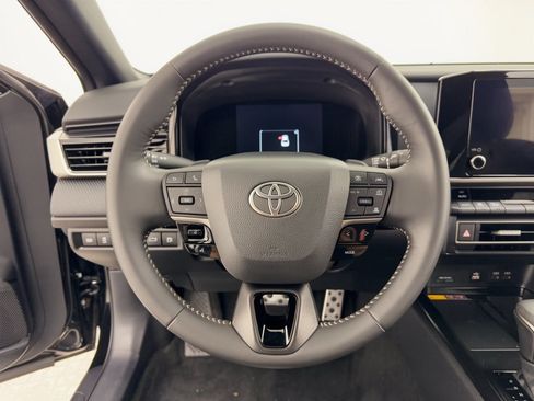 Used 2025 Toyota Camry SE w/ Convenience Package FWD image 10