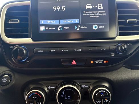 Used 2024 Hyundai Venue SEL FWD image 10