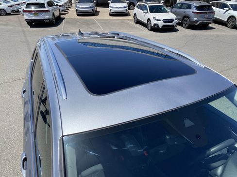 Used 2023 Volkswagen Tiguan SE w/ Panoramic Sunroof Package FWD image 5