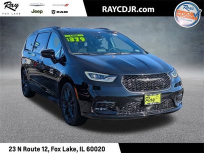 New 2026 Chrysler Pacifica Select