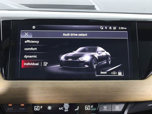 Used 2023 Audi e-tron GT Premium Plus image 28