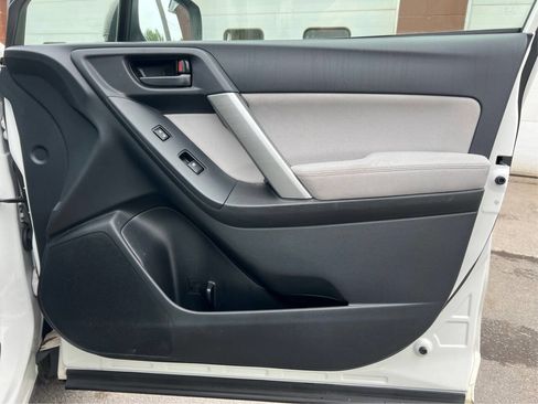 Used 2014 Subaru Forester 2.5i AWD/4WD image 18