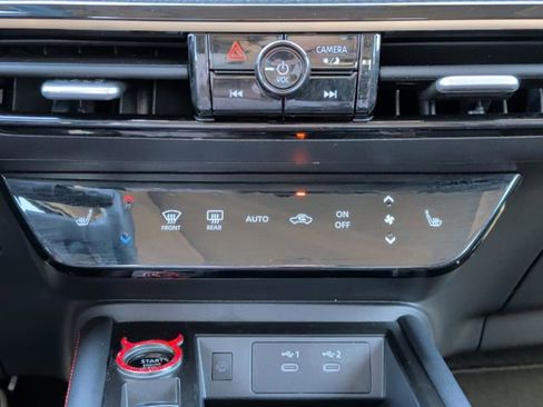 Used 2025 Nissan Kicks SR w/ SR Premium Package FWD image 21