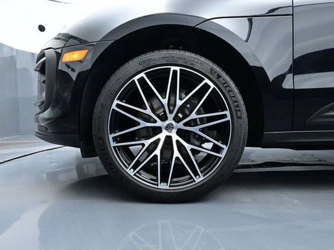 Certified 2025 Porsche Macan AWD/4WD image 6