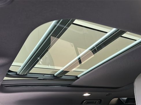 New 2026 Land Rover Defender 110 S image 12