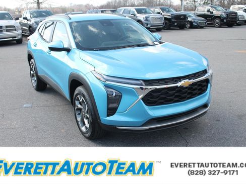 New 2026 Chevrolet Trax LT w/ Driver Confidence Package image 1