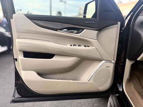 Used 2020 Cadillac Escalade ESV Luxury AWD/4WD image 22