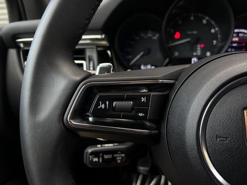 Certified 2025 Porsche Macan image 15