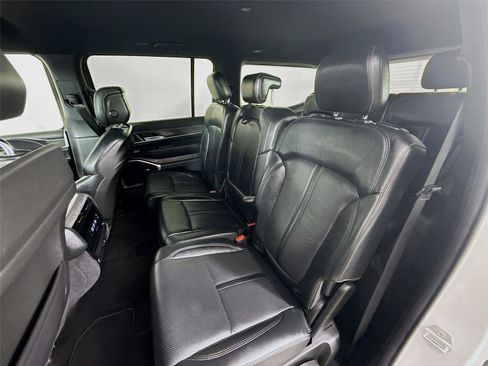 Used 2022 Jeep Wagoneer Series II image 16