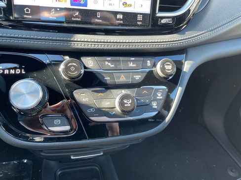 New 2026 Chrysler Pacifica Select w/ S Appearance Package FWD image 15