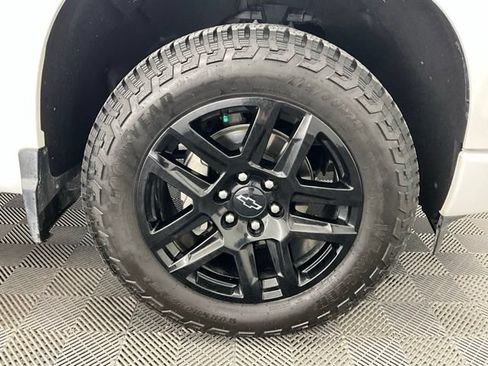 Used 2023 Chevrolet Silverado 1500 Custom AWD/4WD image 23