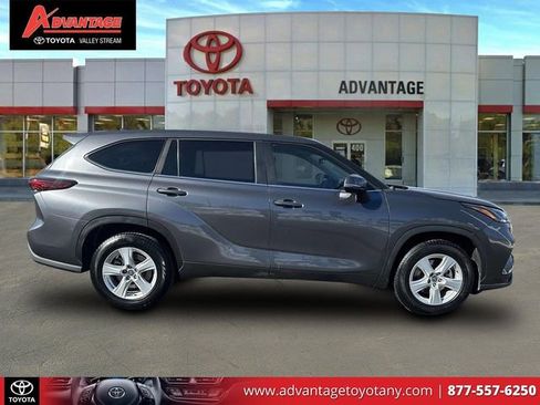 Used 2023 Toyota Highlander LE image 5