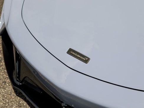 Used 2025 McLaren Artura Spider image 10