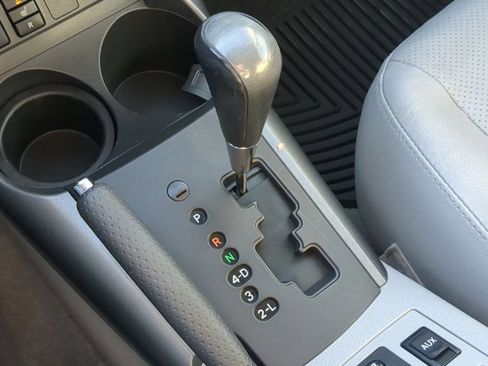 Used 2010 Toyota RAV4 Limited image 17