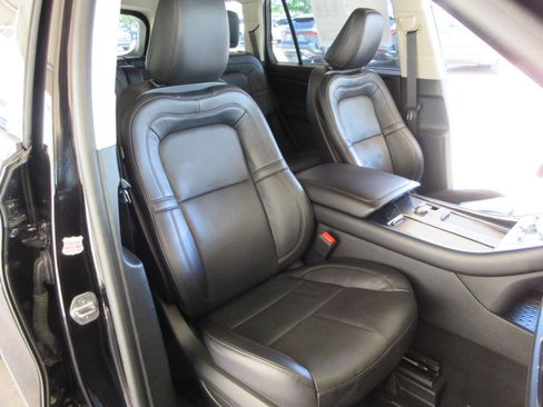 Used 2024 Lincoln Aviator Reserve AWD/4WD image 28