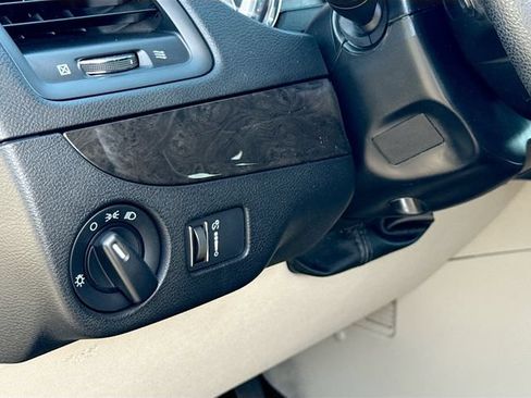 Used 2020 Dodge Grand Caravan SE FWD image 10