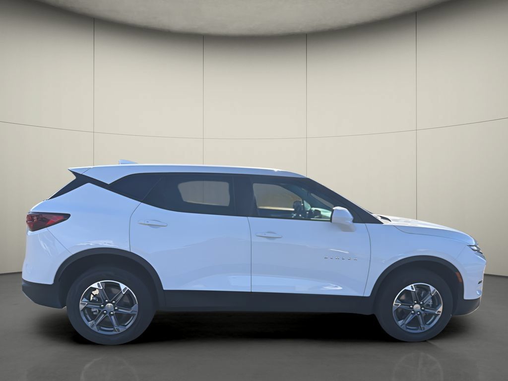 Used 2025 Chevrolet Blazer LT FWD image 8