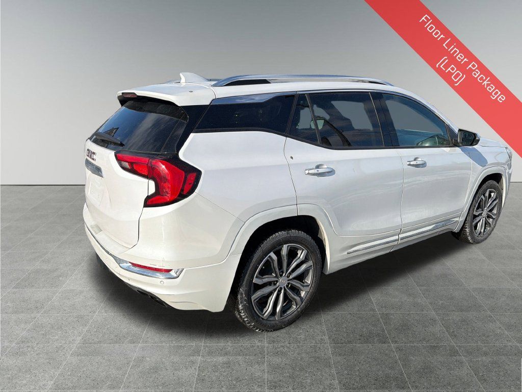 Used 2020 GMC Terrain Denali w/ Denali Premium Package FWD image 6