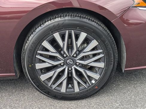 Used 2025 Nissan Altima 2.5 SV FWD image 12