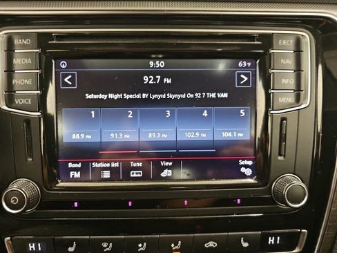 Used 2017 Volkswagen Passat 1.8T SEL Premium image 25