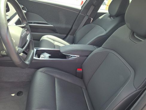 Used 2024 Lucid Air Pure RWD image 3