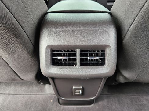 Used 2024 Chevrolet Equinox LT image 32