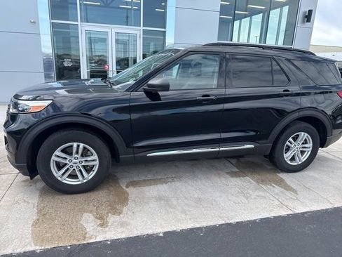 Used 2023 Ford Explorer XLT w/ Equipment Group 202A AWD/4WD image 5