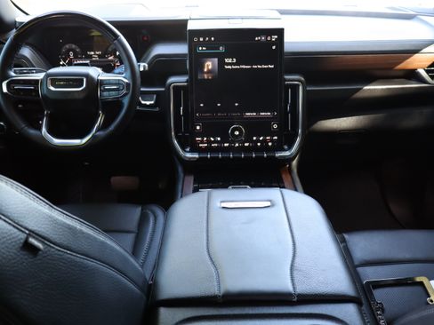 Used 2025 GMC Yukon Denali w/ Denali Reserve Package image 24