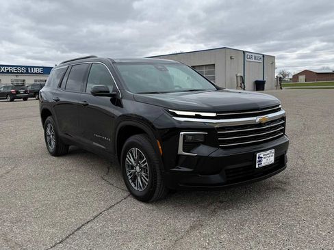 Used 2026 Chevrolet Traverse LT w/ Driver Confidence Package AWD/4WD image 2