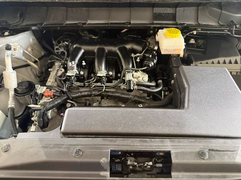 Used 2025 Nissan Pathfinder SV AWD/4WD image 29