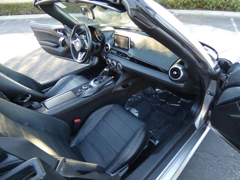 Used 2017 FIAT 124 Spider Lusso image 28